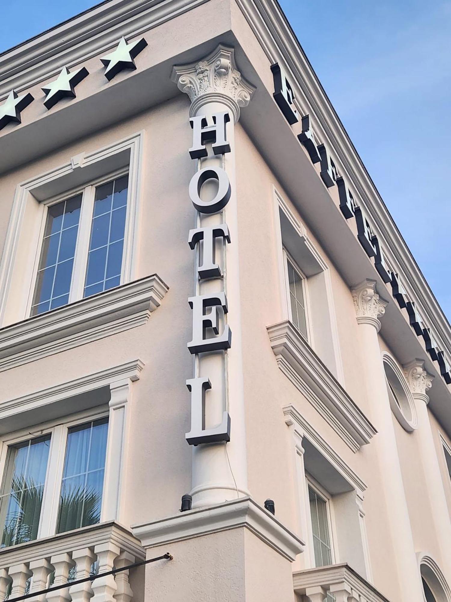 Hotel Eiffel Yrsheku Buitenkant foto