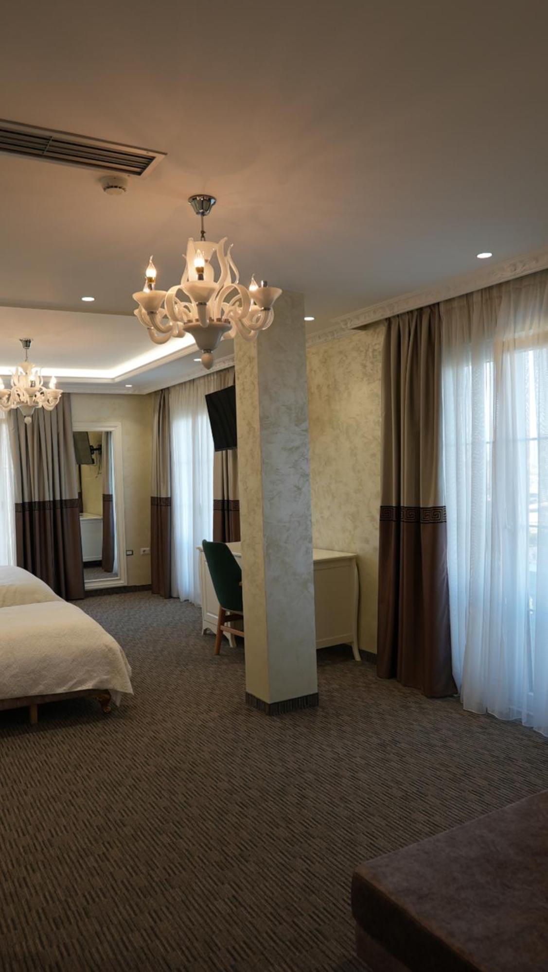 Hotel Eiffel Yrsheku Buitenkant foto